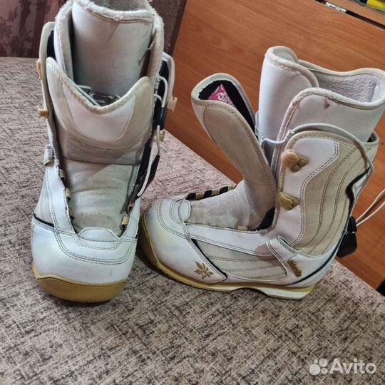 Сноубордические ботинки 36