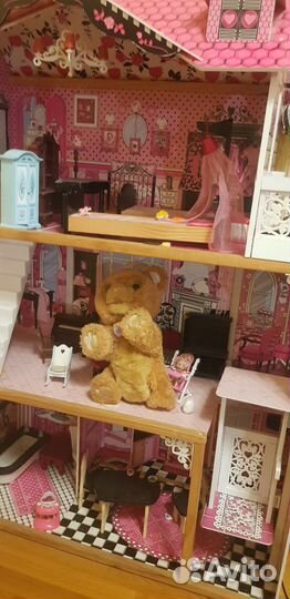 Большой кукольный домик