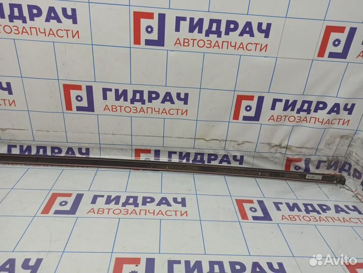 Молдинг крыши правый Renault Kaptur 738529881R