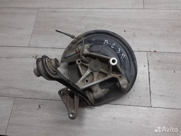 Кулак задний правый VAG