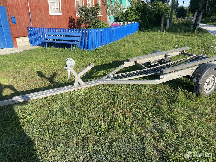 Лодочный прицеп