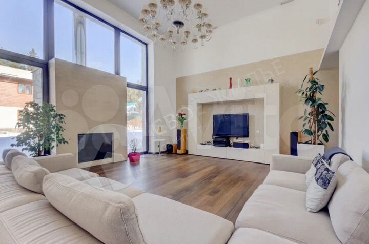 Дом 369,8 м² на участке 13 сот.