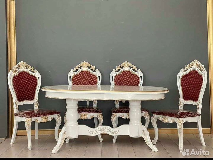 Стол и стулья