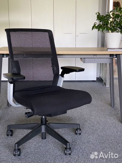 Офисное эргономичное кресло match