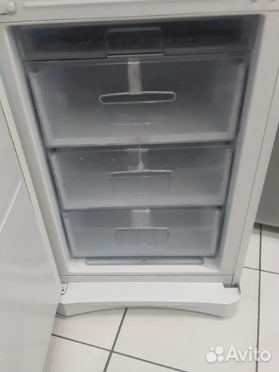 Холодильник indesit