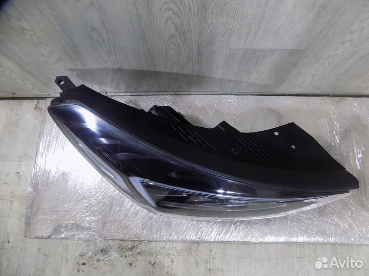 Фара правая Hyundai Tucson