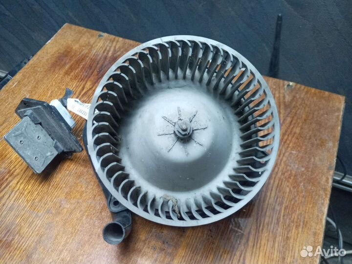 Моторчик отопителя Mazda 323