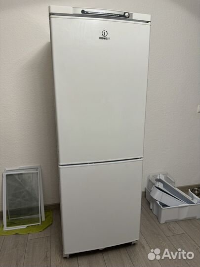 Холодильник бу Indesit