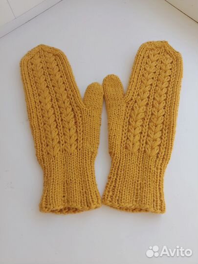 Шапка и варежки ручной работы