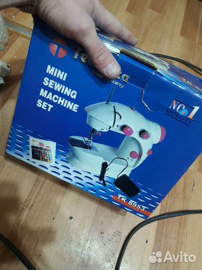 Мини швейная машинка