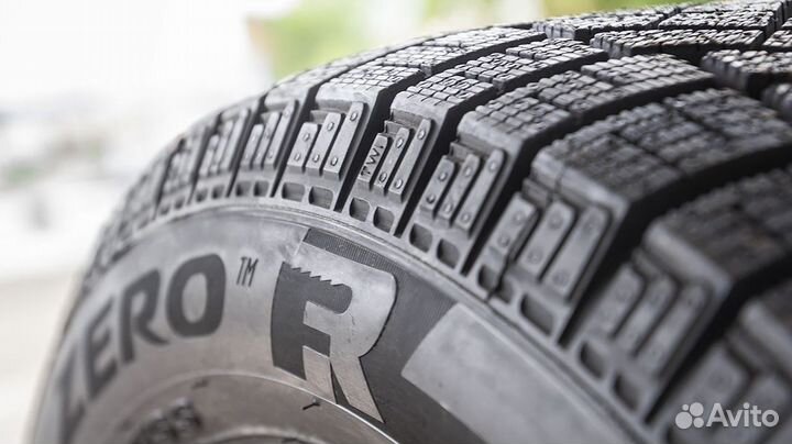 Pirelli Ice Zero FR 225/55 R17 101H