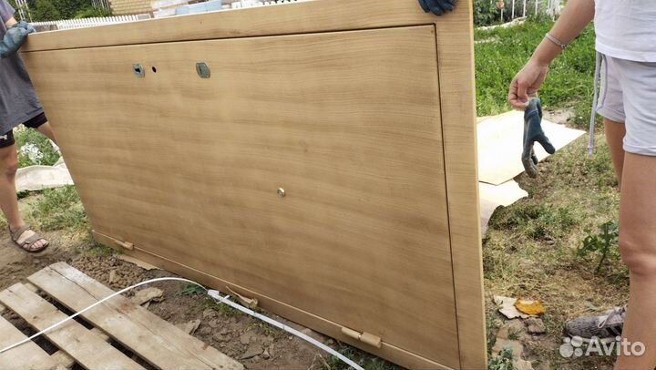 Дверь уличная металлическая бежевая