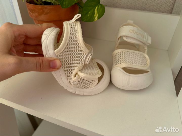 Новые сандалии детские летние с закрытым носом 24