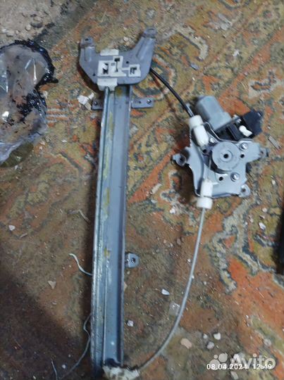 Стеклоподъемник задний правый Infiniti G35 V36