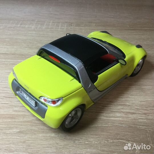 Модель Burago smart 1/24