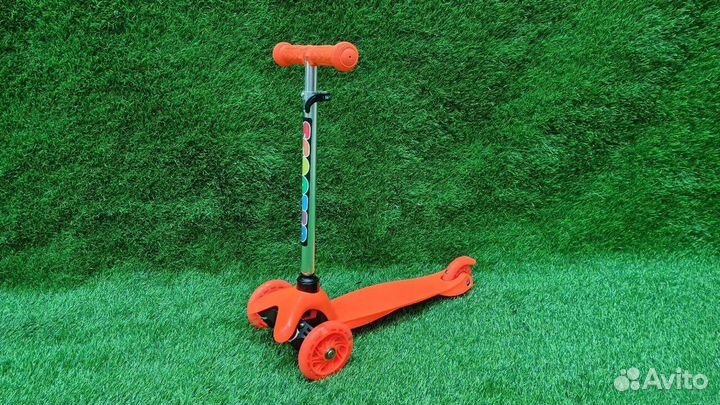 Самокат трехколесный