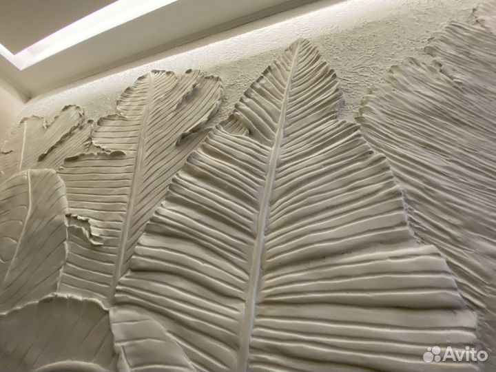 Барельеф на стене