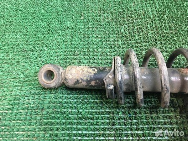 Амортизатор задний левый Toyota Matrix ZZE132