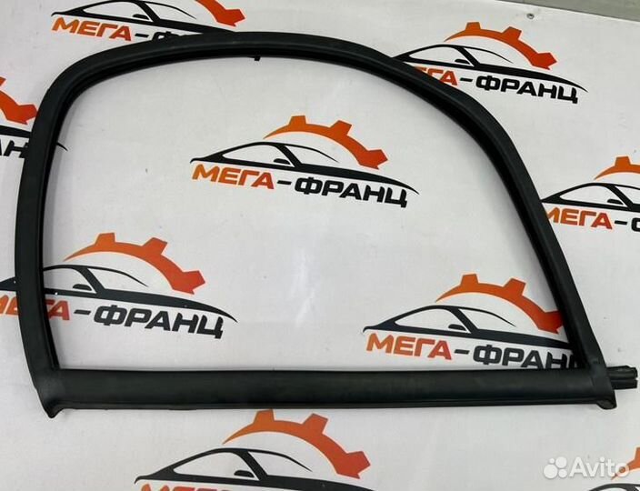 Уплотнительная резинка боковой двери передняя