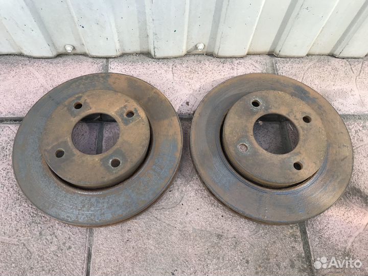 Диск тормозной передний пара Mitsubishi Colt Z30