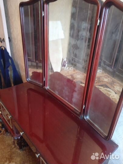 Трюмо с зеркалом