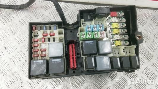 Блок предохранителей ford kuga 1 (IUK04M101)