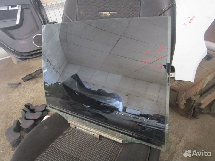 Стекло заднее правое Toyota RAV4 3