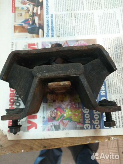 На ссанг енг кайрон 2.0 5МКПП подушки крепления