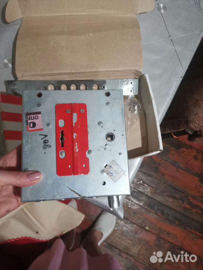 Замок дверной