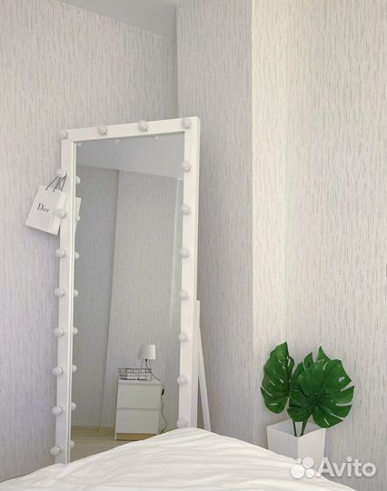 Зеркало с подсветкой в полный рост
