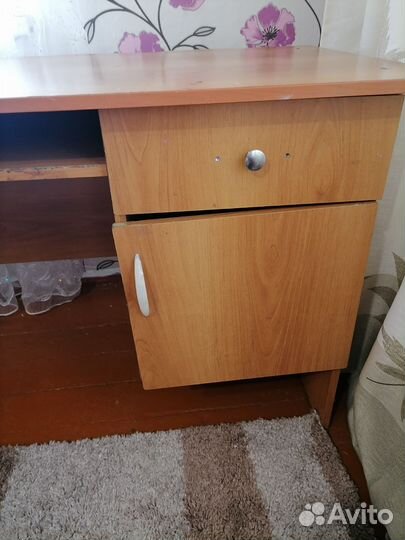 Стол письменный