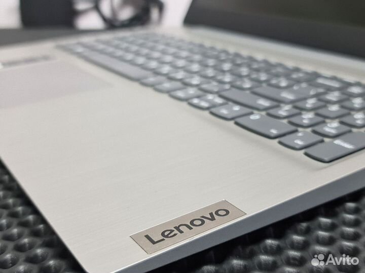 2022г. Быстрый Ноутбук Lenovo 8/256'SSD