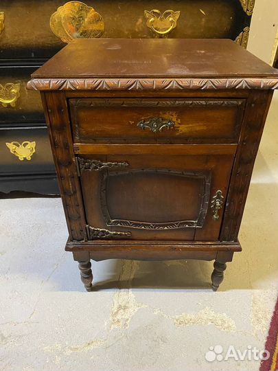 Старинный комод, прикроватная тумба Европа