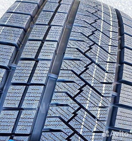 Triangle Trin PL02 225/40 R18