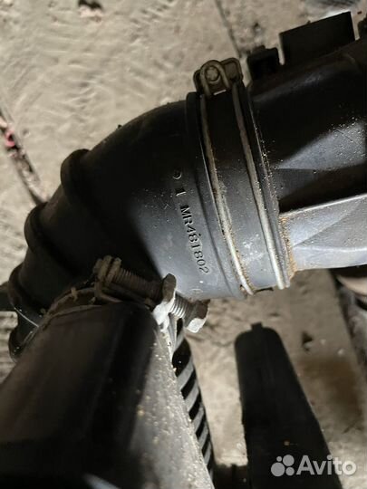 Патрубок воздушного фильтра Mitsubishi Pajero 3