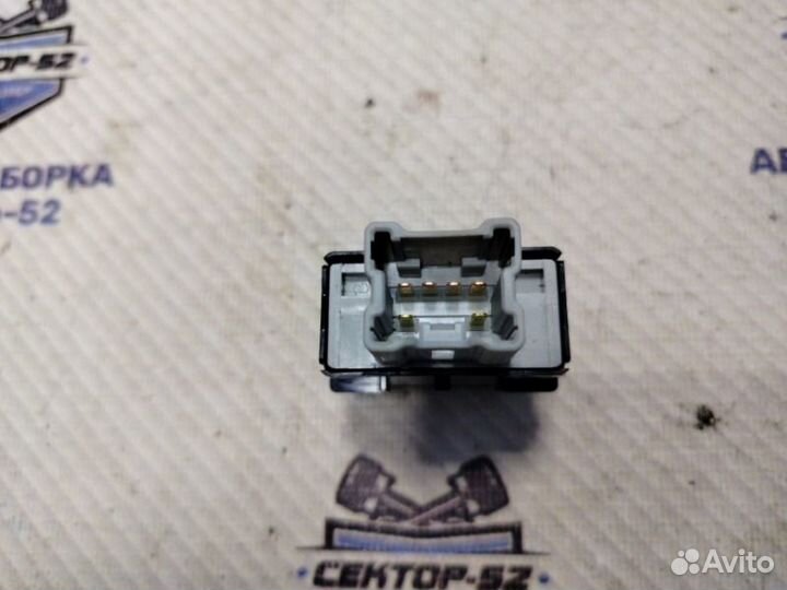 Кнопка обогрева сидений передняя Nissan Juke F15