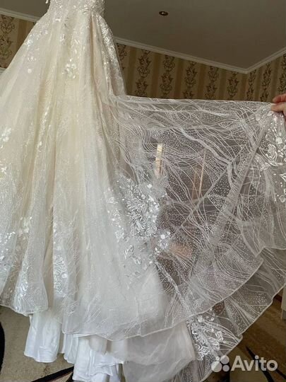 Свадебное платье 42 44 пышное б/у
