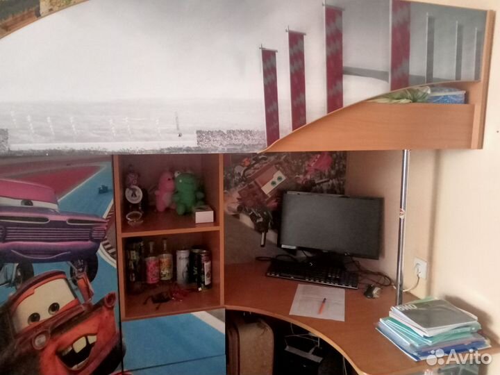 Детская кровать чердак со столом и шкафом