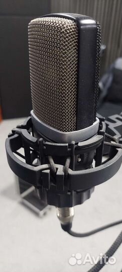 Студийный микрофон akg c214