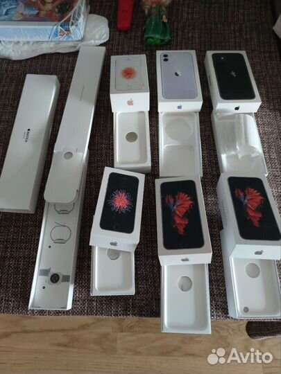 Коробки из под iPhone и iwatch. SE, 6S, 11