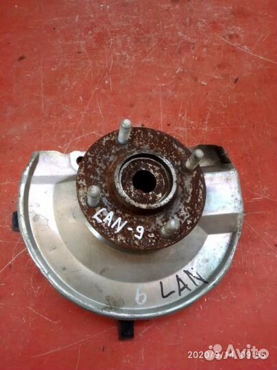 Поворотный кулак (со ступицей в сборе) Mitsubishi