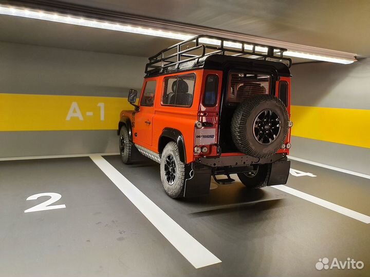 1:18 Kyosho Land Rover Defender 90 Final Edition