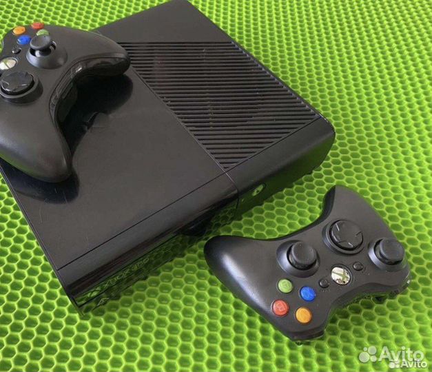 Xbox 360 прошитый freeboot kineсt и два геймпада