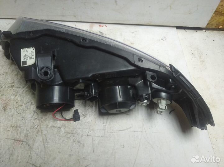 Фара правая nissan almera N16 2002-2006