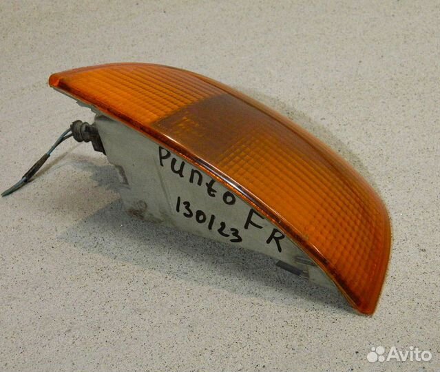 Поворотник правый Fiat Punto 176