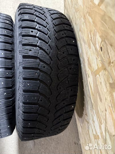 Bridgestone Blizzak Spike-02 215/65 R16 98T