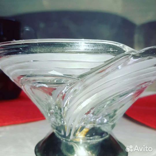 Конфетница на ножке