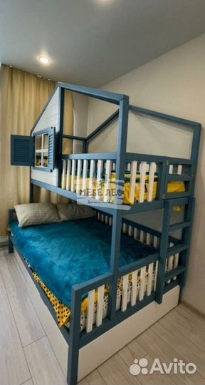 Двухъярусная кровать домик с безопасной лестницей
