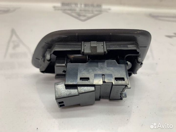 Кнопка стеклоподъемников Volvo XC90 16- 31376458