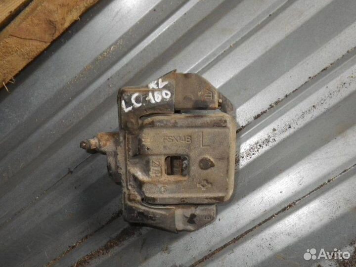 Суппорт задний левый (в сборе со скобой) Toyota La